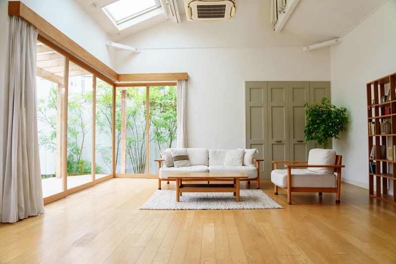 interior_of_living_room_with_sofa_and_window